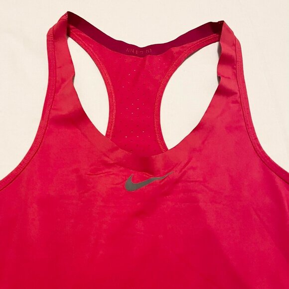 Nike Pro Dri Fit Fitted Tank Top Womans Size Medium Activewear - Picture 2 of 16
